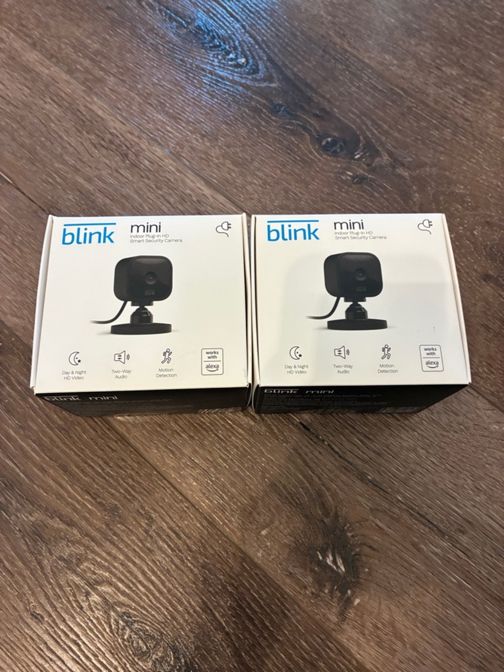 Blink mini camera , Set of 2, Indoor plug in camera